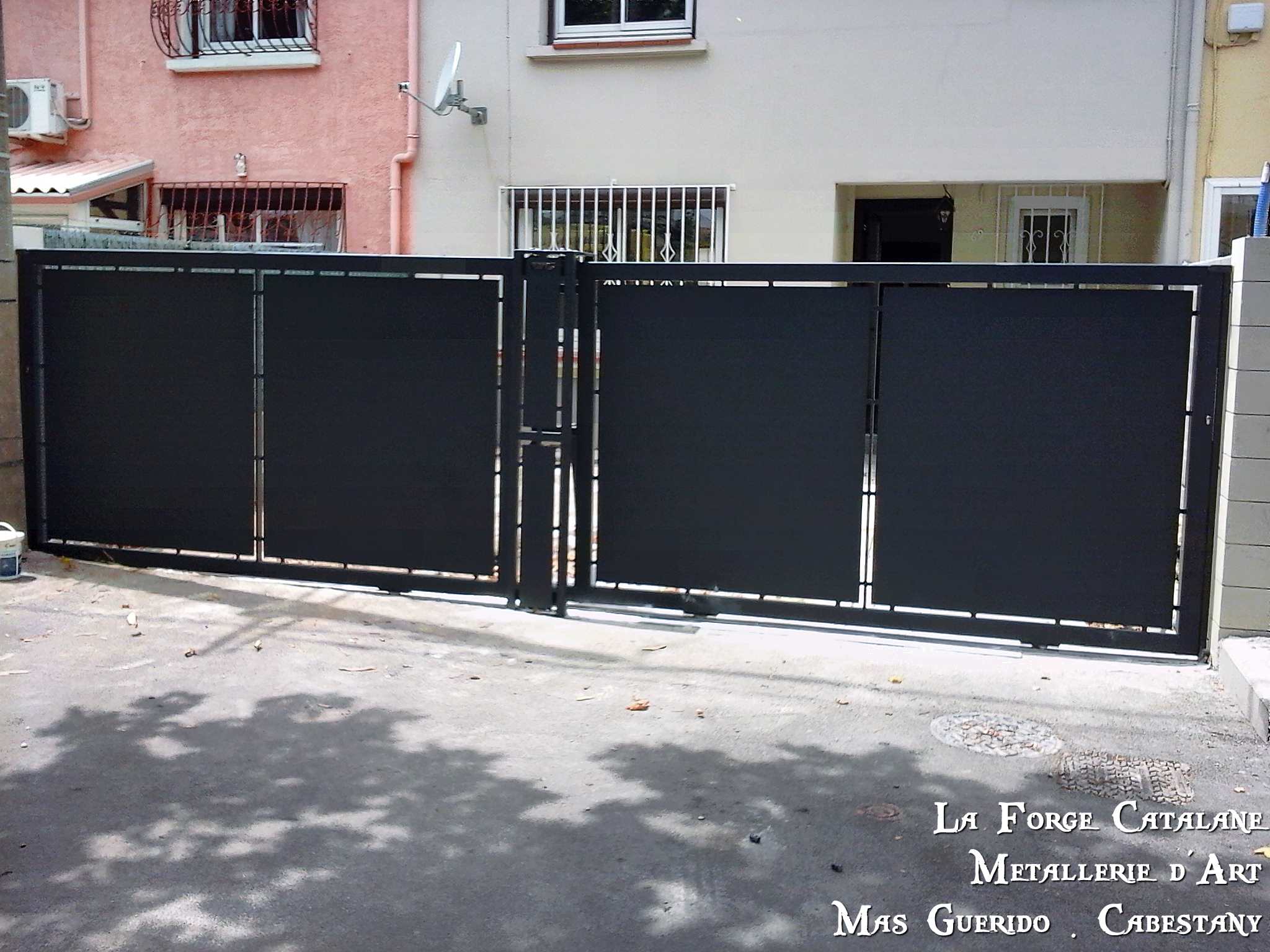 portail coulissant tole double vantaux  forge catalane.jpg